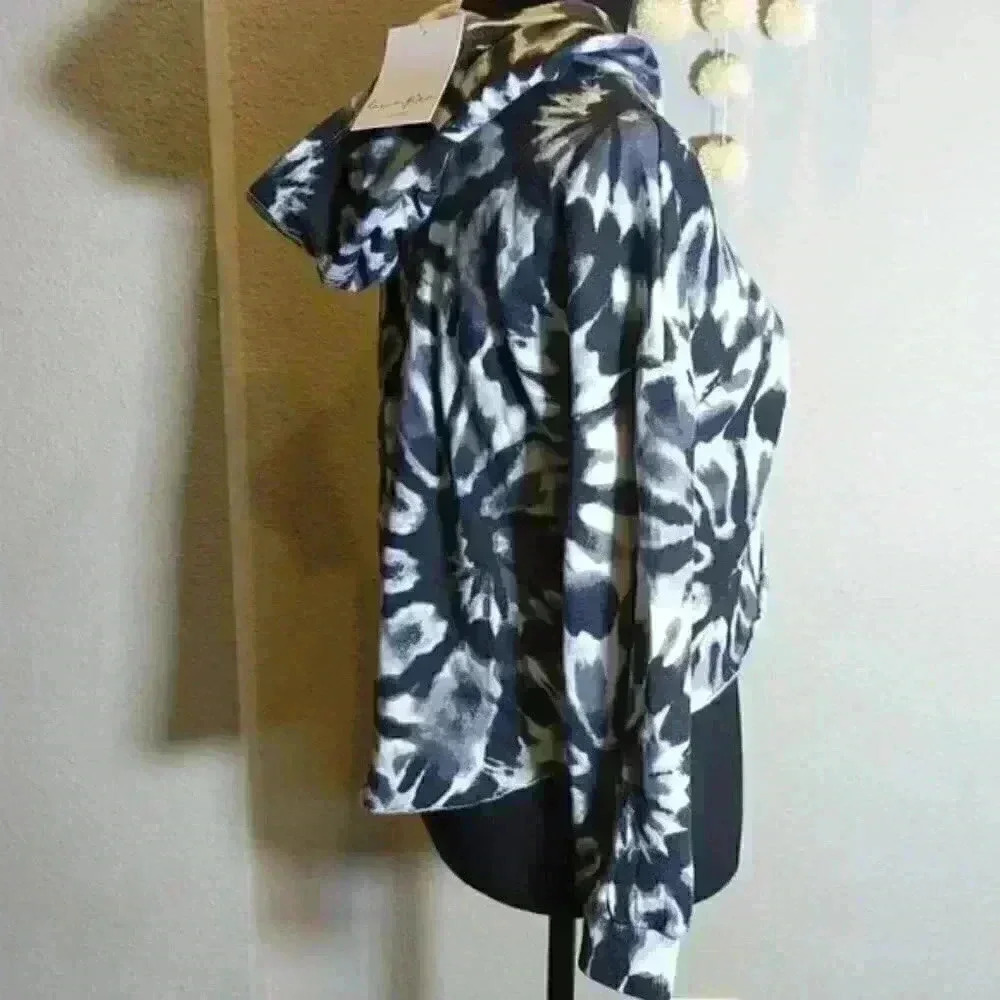 Boutique Love Fire Cozy Hoodie Tie dye black, white grey soft Sweatshirt Large